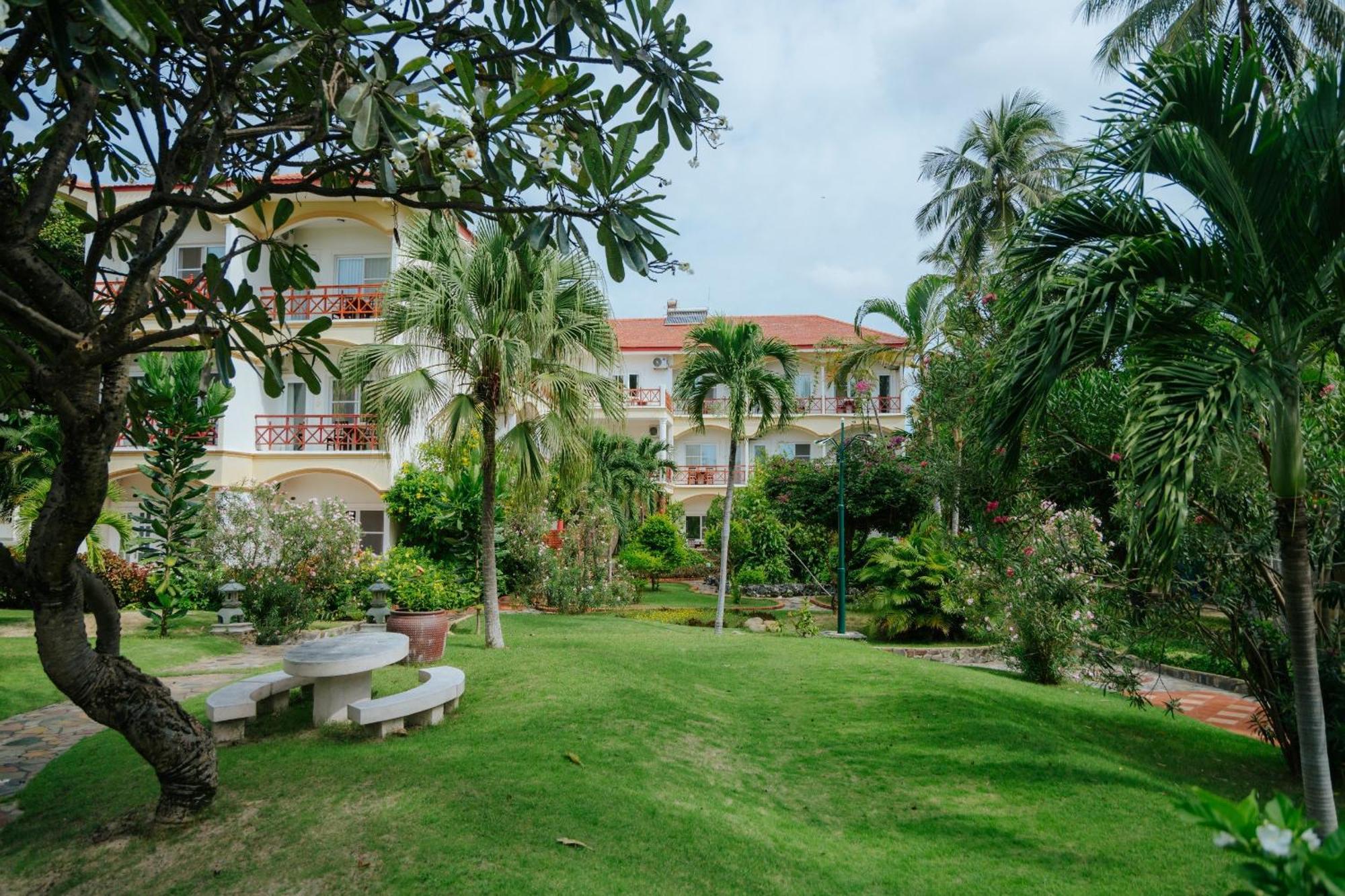 Swiss Village Resort&Spa Mũi Né Exterior foto