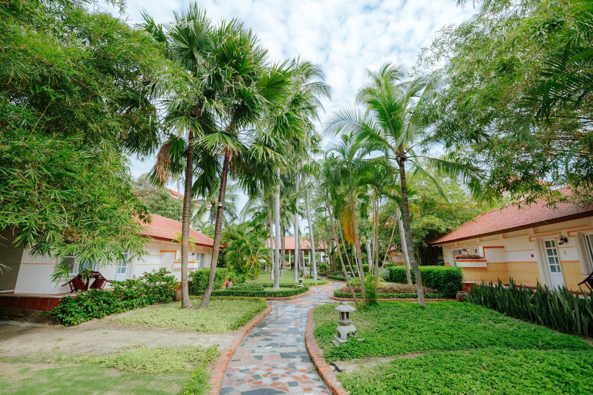 Swiss Village Resort&Spa Mũi Né Exterior foto