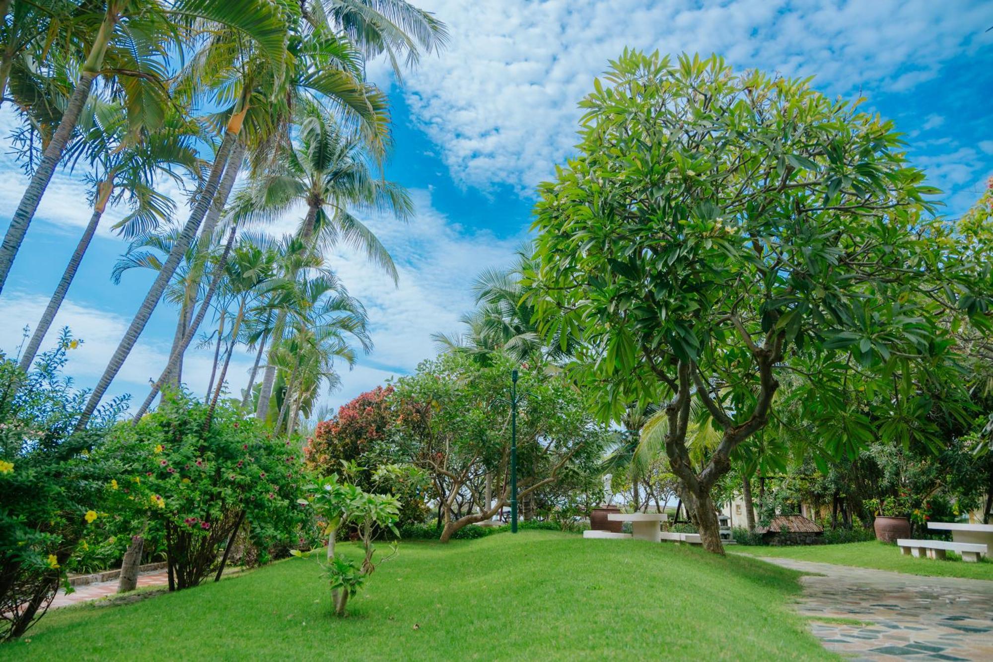 Swiss Village Resort&Spa Mũi Né Exterior foto